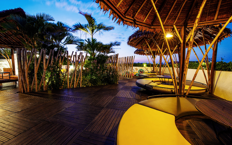 Akas-Pool Beach & Bar